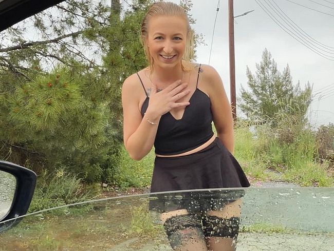 Taiga_LaLoca's Porno Video: Sitzen gelassen wie ne billige Schlampe! Klatschnass und notgeil stehe ich auf der Hauptstraße!