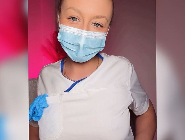 Taiga_LaLoca's Porno Video: Strenge geile Latex Schlampe als Doktorin: Deine Eier werden richtig durchgeknetet