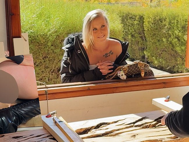 Taiga_LaLoca Porno Video: Freche Kundin klettert in die Werkstatt und wird von Tischler hart genommen!